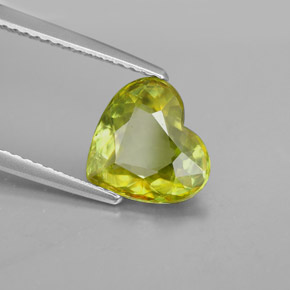 Sfene naturale verde da 2,43 ct, a forma di cuore, VS