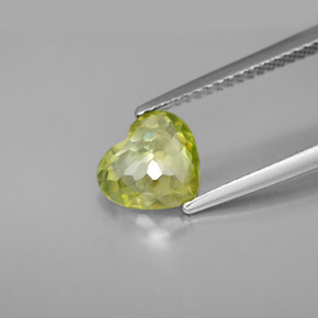 Sfene naturale verde da 1,44 ct, a forma di cuore, VS