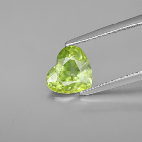 Sfene Verde giallastro naturale da 1.54 ct, A forma di cuore, VS