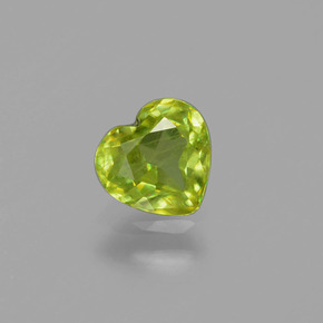 Sfene Verde dorato naturale da 0.59 ct, A forma di cuore, VS-SI