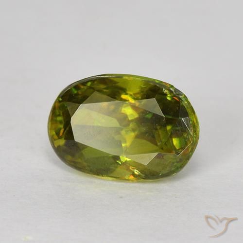 Sfene Verde foresta naturale da 0.73 ct, Ovale, VS