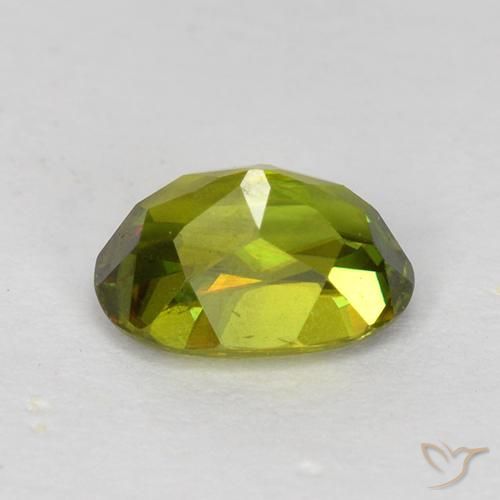Sfene Verde foresta naturale da 0.73 ct, Ovale, VS