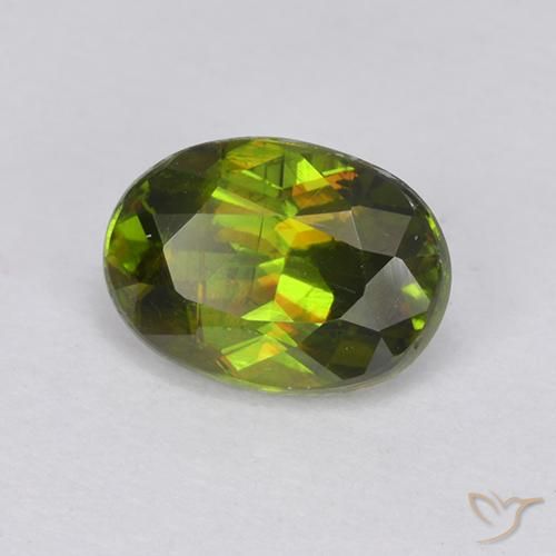 Sfene Caldo terroso verde naturale da 1.11 ct, Taglio ovale, VVS-VS