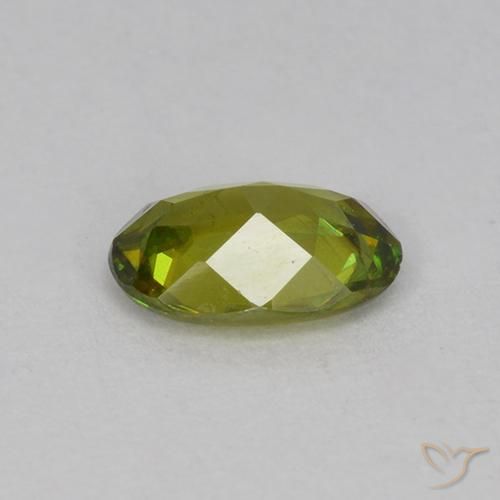 Sfene Caldo terroso verde naturale da 0.60 ct, Ovale, VVS-VS