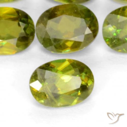 Sfene Caldo bosco verde naturale da 0.45 ct, Ovale, VS-SI