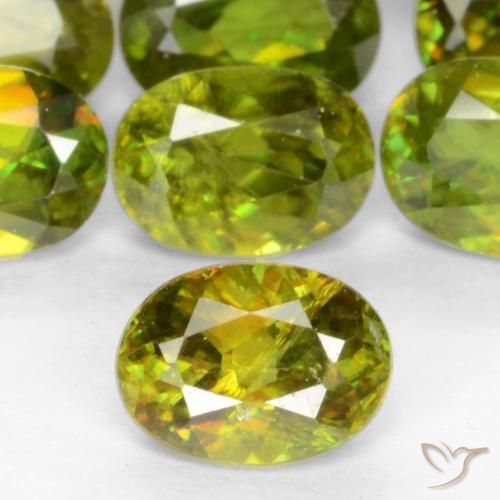 0.49ct Naturale Verde medio Sfene, Ovale, VS-SI