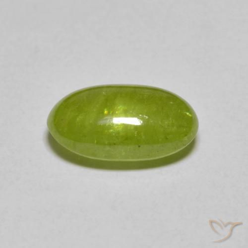 Sfene naturale verde da 2,33 ct, taglio ovale, traslucido