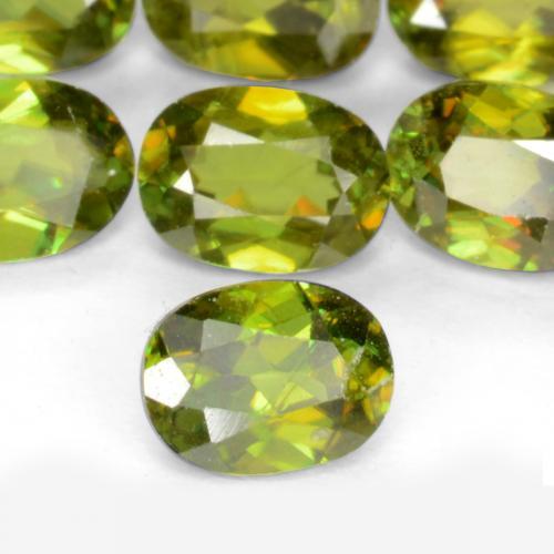 Sfene naturale verde da 2,30 ct, taglio ovale, VS