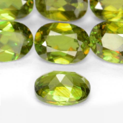 Sfene naturale verde da 2,30 ct, taglio ovale, VS