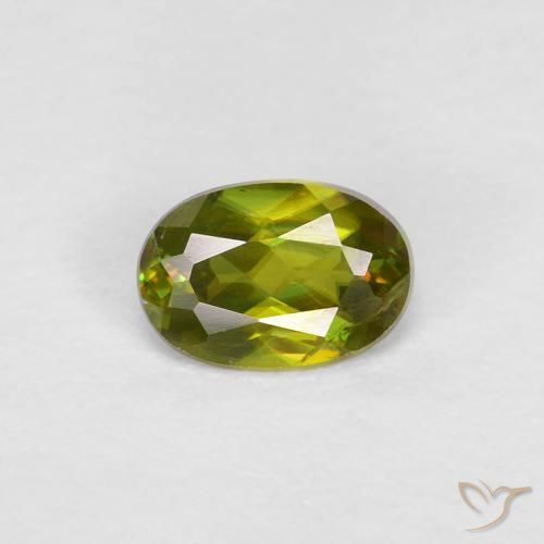 Sfene Caldo bosco verde naturale da 0.42 ct, Ovale, VS