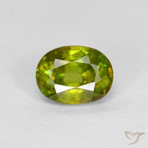 Sfene Medium Dark-Green naturale da 0.57 ct, Ovale, VVS-VS