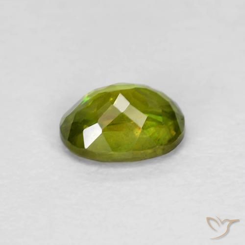 Sfene Medium Dark-Green naturale da 0.57 ct, Ovale, VVS-VS