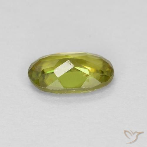 Sfene Caldo terroso verde naturale da 0.34 ct, Ovale, VVS-VS