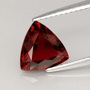 Spinello naturale  da 1,86 ct, trillion, VS