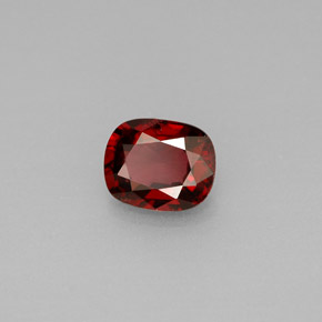 Spinello naturale  da 0,76 ct, taglio a cuscino, VS