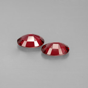 Spinello naturale rosso da  ct, taglio ovale, VS
