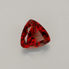 Spinello naturale rosso da 0,86 ct, trillion, VS