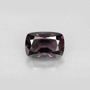 Spinello naturale  da 2,70 ct, taglio a cuscino, VVS