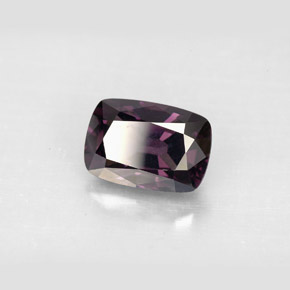 Spinello naturale  da 2,70 ct, taglio a cuscino, VVS