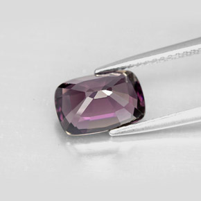 Spinello naturale  da 2,70 ct, taglio a cuscino, VVS