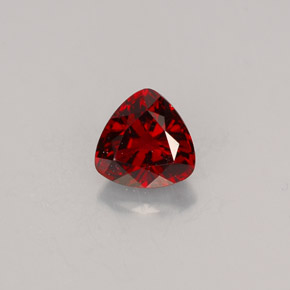 Spinello naturale  da 0,60 ct, trillion, VVS-VS
