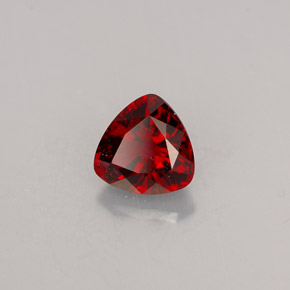 Spinello naturale  da 0,60 ct, trillion, VVS-VS