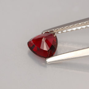 Spinello naturale  da 0,60 ct, trillion, VVS-VS