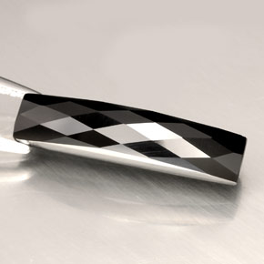 Spinello naturale nero da 4,28 ct, baguette, opaco