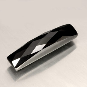 Spinello naturale nero da 4,28 ct, baguette, opaco
