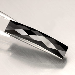 Spinello naturale nero da 4,23 ct, baguette, opaco