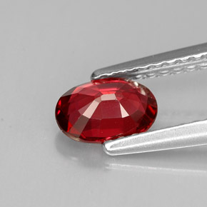 Spinello naturale rosso da 0,68 ct, taglio ovale, VS