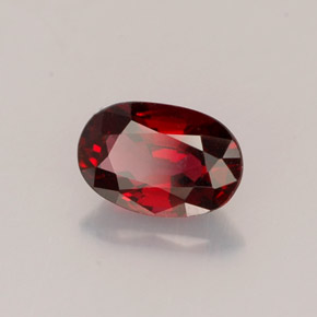 Spinello naturale  da 0,64 ct, taglio ovale, VVS-VS