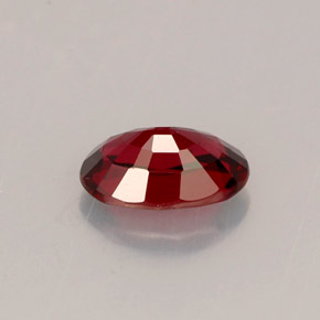 Spinello naturale  da 0,64 ct, taglio ovale, VVS-VS