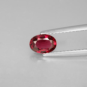 Spinello naturale rosso da 0,70 ct, taglio ovale, VS