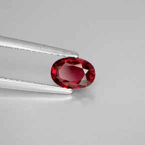 Spinello naturale rosso da 0,70 ct, taglio ovale, VS