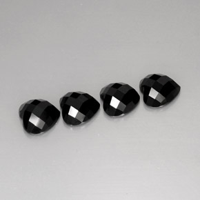 Spinello naturale nero da  ct, a forma di cuore, opaco