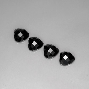 Spinello naturale nero da  ct, a forma di cuore, opaco
