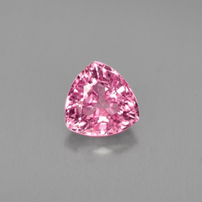 Spinello naturale rosa da 0,64 ct, trillion, VS