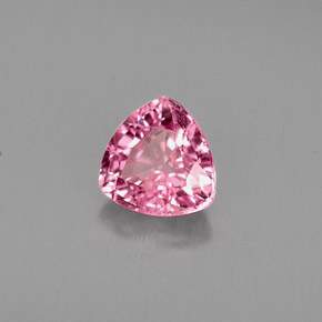 Spinello naturale rosa da 0,64 ct, trillion, VS