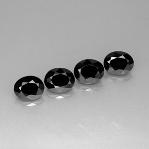 Spinello naturale nero da  ct, taglio ovale, opaco