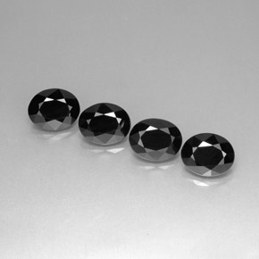 Spinello naturale nero da  ct, taglio ovale, opaco