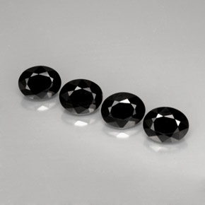 Spinello naturale nero da  ct, taglio ovale, opaco