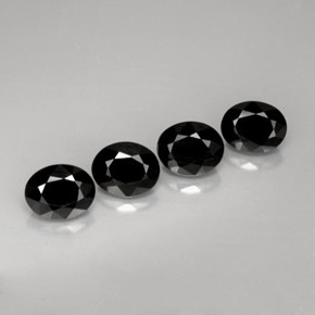 Spinello naturale nero da  ct, taglio ovale, opaco