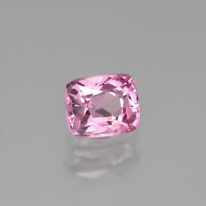 Spinello naturale rosa da 0,60 ct, taglio a cuscino, VS