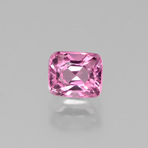 Spinello naturale  da 0,68 ct, taglio a cuscino, VS