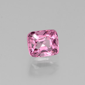 Spinello naturale  da 0,68 ct, taglio a cuscino, VS