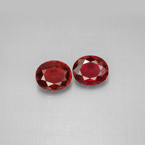 Spinello naturale rosso da  ct, taglio ovale, VS