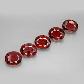 Spinello naturale rosso da  ct, taglio ovale, VS
