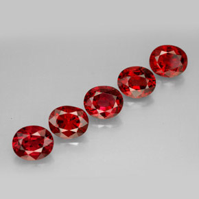 Spinello naturale rosso da  ct, taglio ovale, VS