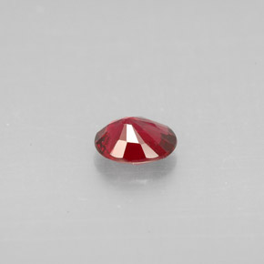 Spinello naturale  da 0,63 ct, taglio ovale, VS